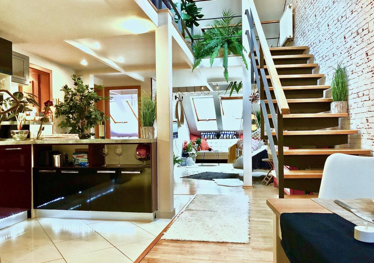Duplex With Quite Terrace On Wenceslas Sq. Appartement Praag